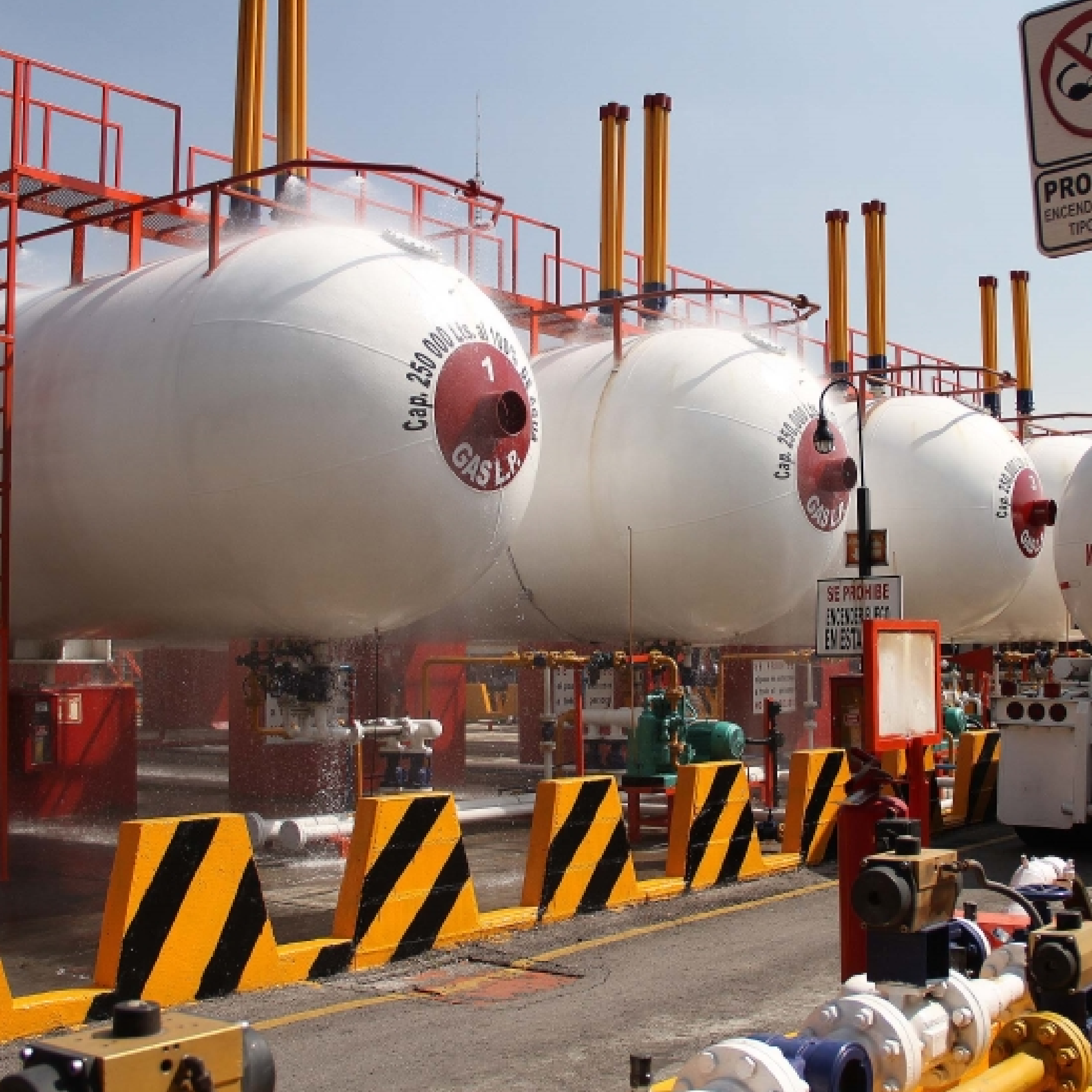 Cumplimiento Normativo en Almacenamiento y Transporte de Combustibles
