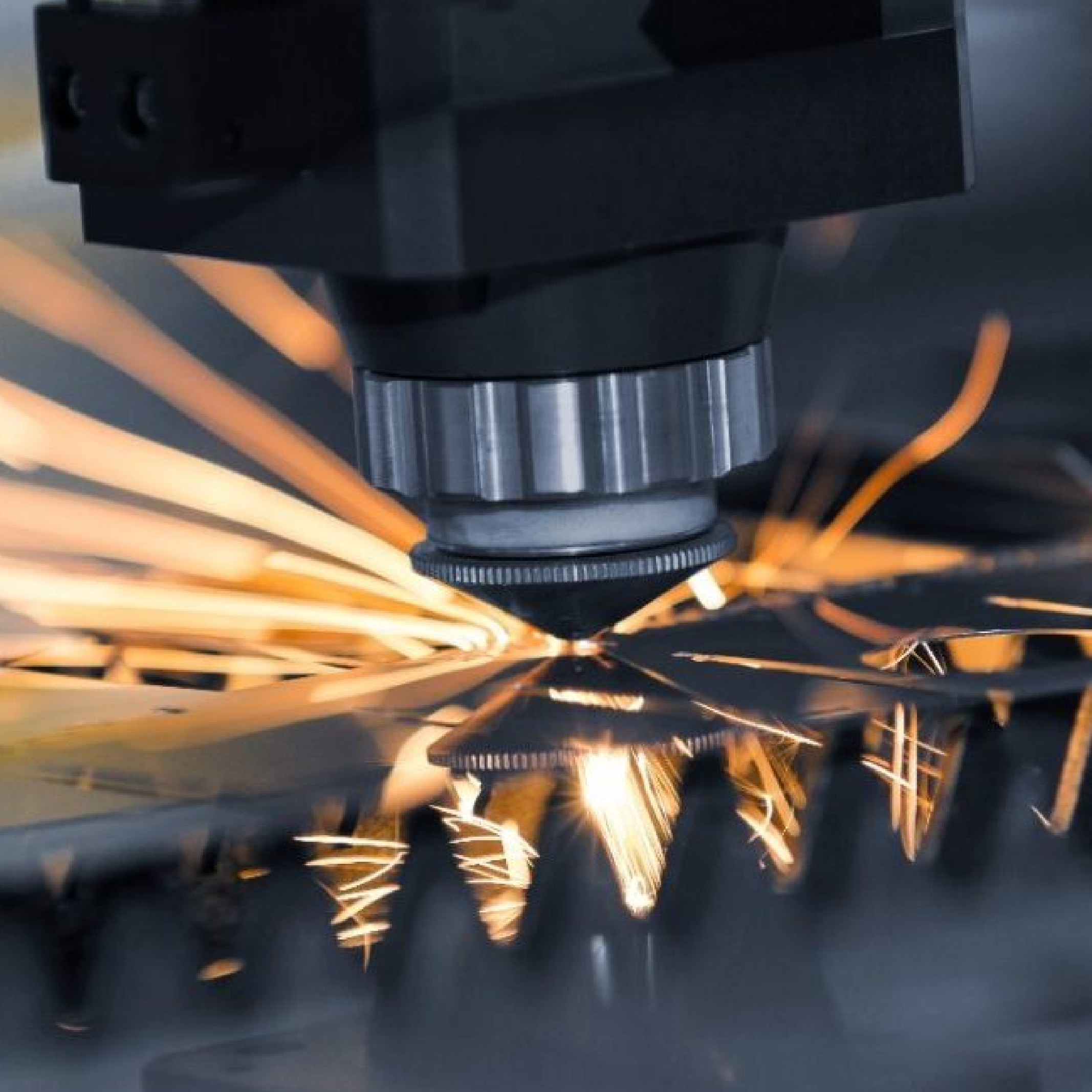 Seguridad y Optimización en Operaciones de Corte de Metales para Maquinaria Minera