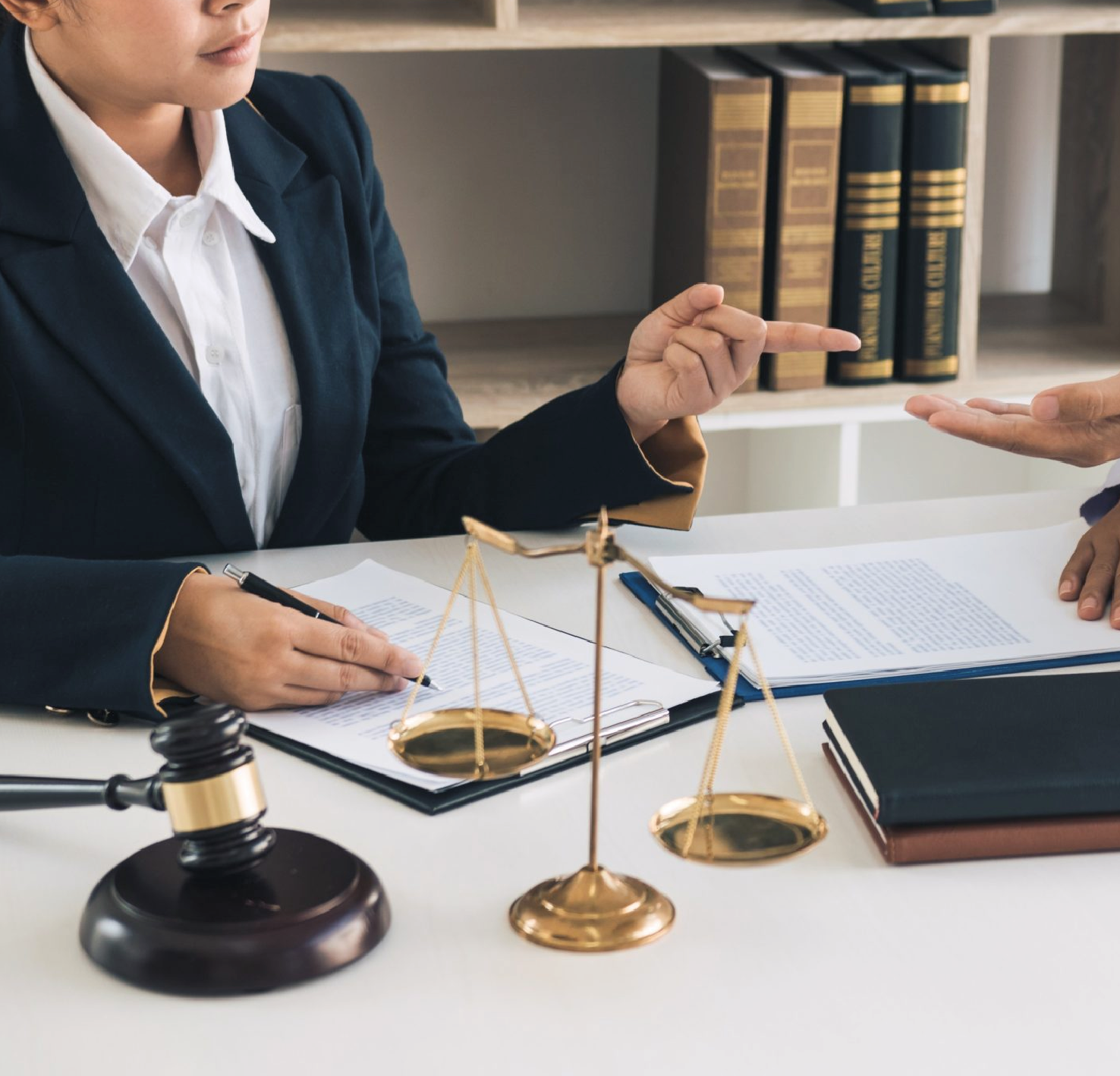 Obligaciones y Regulaciones Legales en Materia Energética